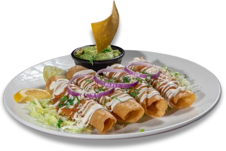 Tacos dorados de pollo con crema, queso y cebolla morada