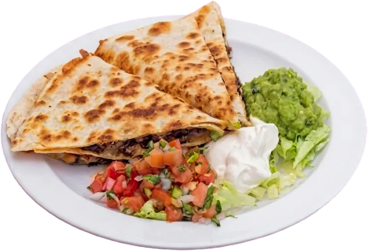 Quesadilla de asada con guacamole, crema y pico de gallo